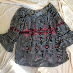 NWOT Adorable Cotton Peasant Shirt with Pattern